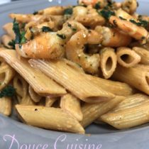 Penne aux crevettes sauce flambée au cognac.