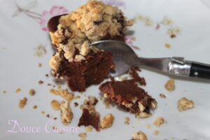 Ce brown-cookie healthy est une combinaison parfaite entre un brownie fondant au chocolat noir et un cookie croustillant.