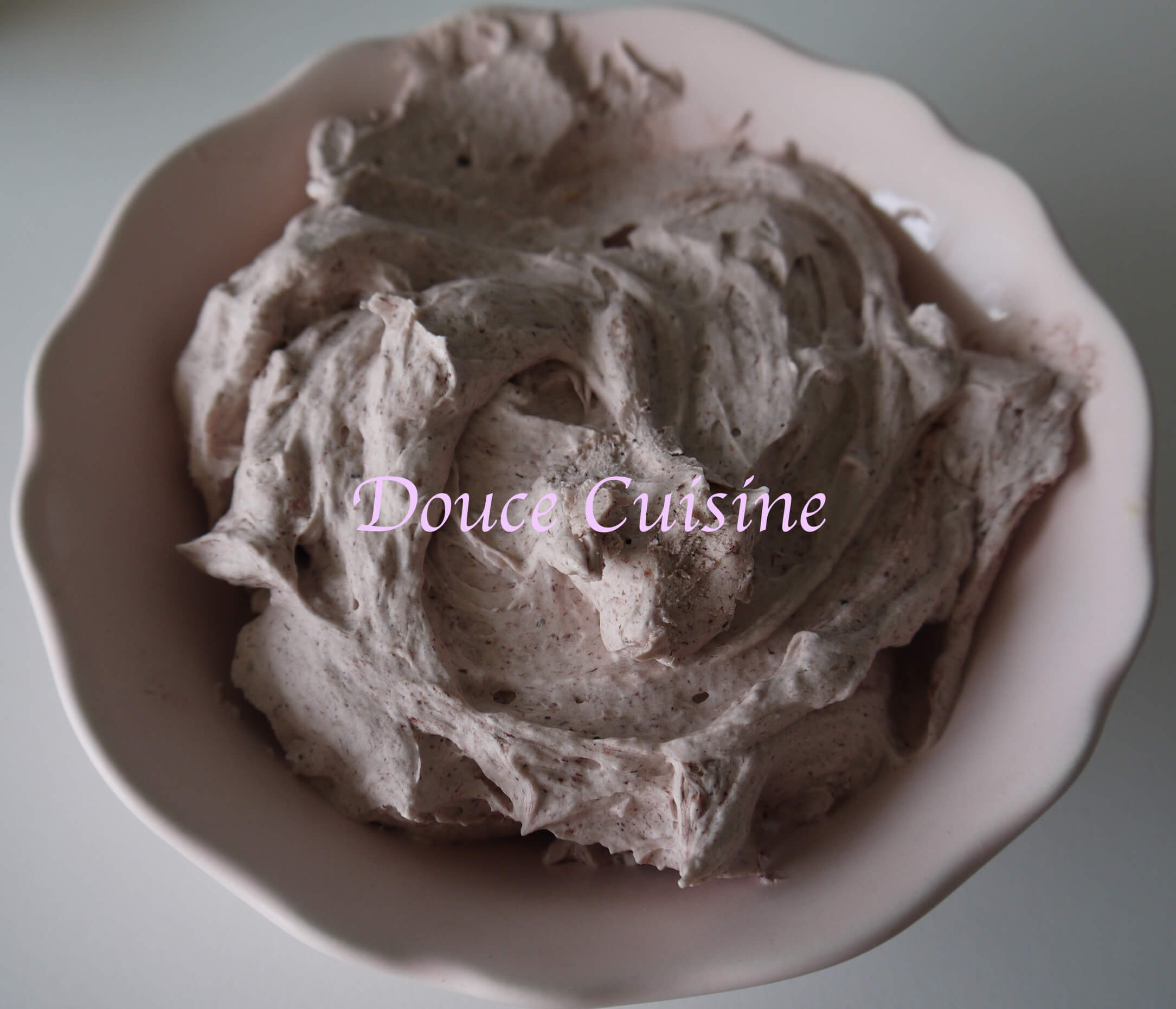 Crème au beurre aux fruits rouges